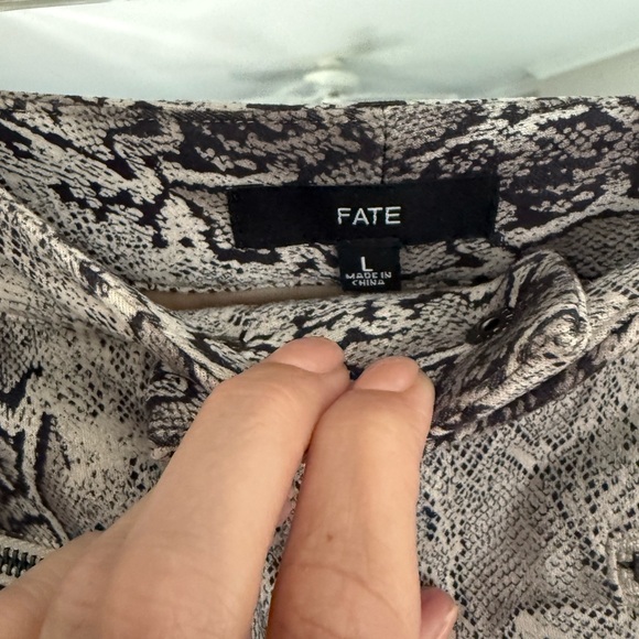 Fate Snakeskin Pattern Skirt - Picture 3 of 5